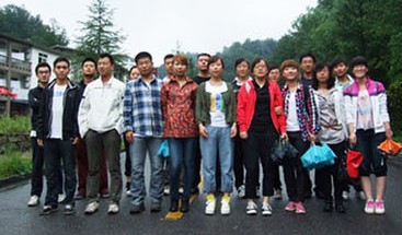 青峰網(wǎng)絡(luò)2011年全體員工洛陽老君山、追夢谷兩日游報(bào)道